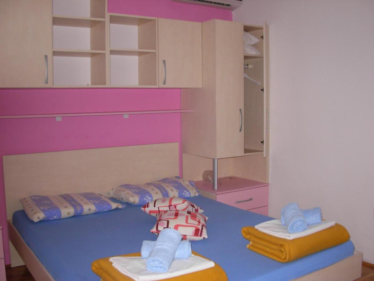 Apartments Kiro Милна Экстерьер фото